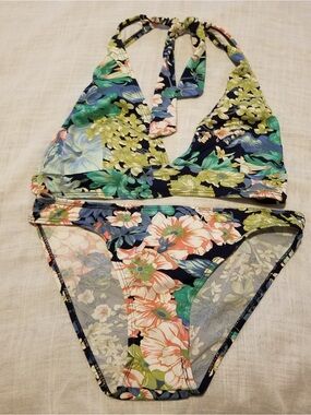 Prestige Kid’s Large Navy Two-Piece Bikini Set With A Multicolor Floral Pattern
